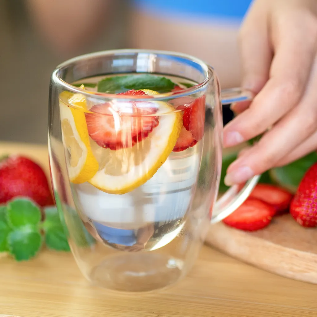 Wessper Doppelwandig Kaffeegläser Mit Henkel, 6 Stück X 350 Ml, Großes Hitzebeständiges Doppelwandglas, Thermogläser, Kaffeegläser Temperaturbeständig Mokkatassen, Teegläser, Latte Machiatto Gläser 7 Wessper Doppelwandig Kaffeegläser Mit Henkel, 6 Stück X 350 Ml, Großes Hitzebeständiges Doppelwandglas, Thermogläser, Kaffeegläser Temperaturbeständig Mokkatassen, Teegläser, Latte Machiatto Gläser – Bild 5