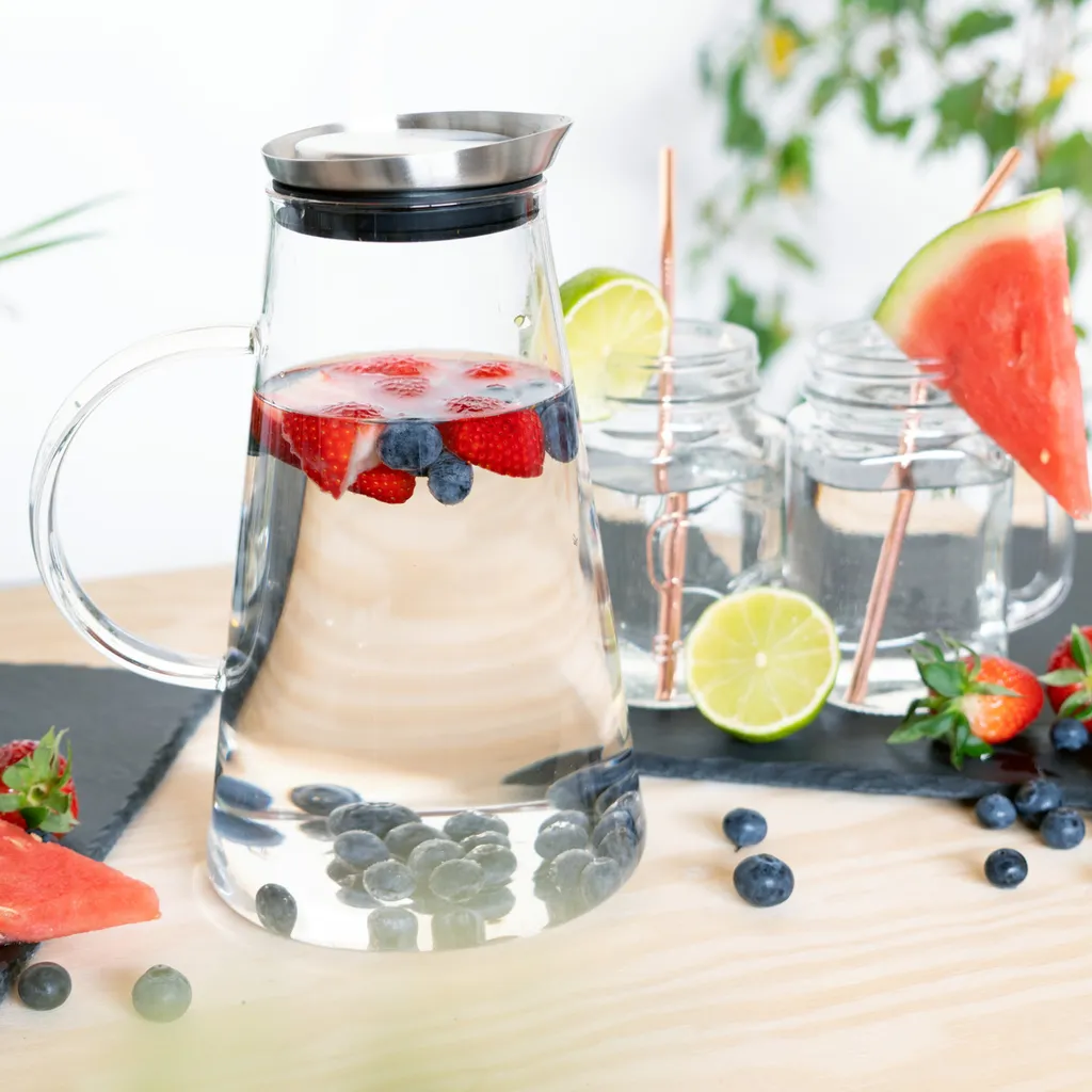 Navaris Glaskaraffe Aus Borosilikatglas 1,6L Glaskrug - Wasser Karaffe Mit Deckel - Glasbehälter Wasserkaraffe Wasserflasche - Tee Krug Ausgießer 3 Navaris Glaskaraffe Aus Borosilikatglas 1,6L Glaskrug - Wasser Karaffe Mit Deckel - Glasbehälter Wasserkaraffe Wasserflasche - Tee Krug Ausgießer